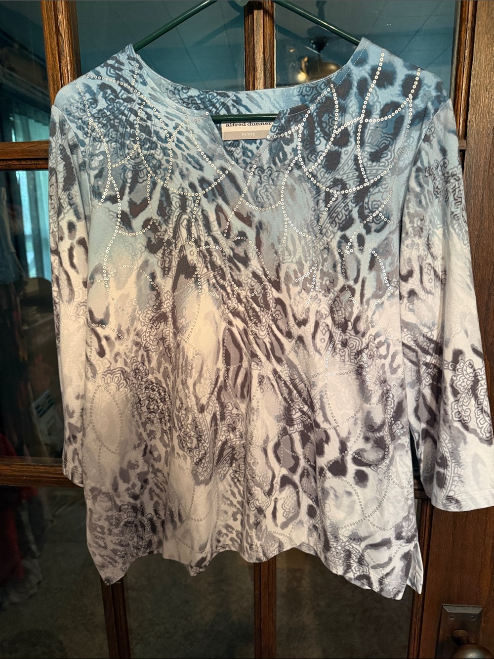 Alfred Dunner Petite Blue Leopard Paisley Sequin V-Neck 3/4 Sleeve Top‎ PM